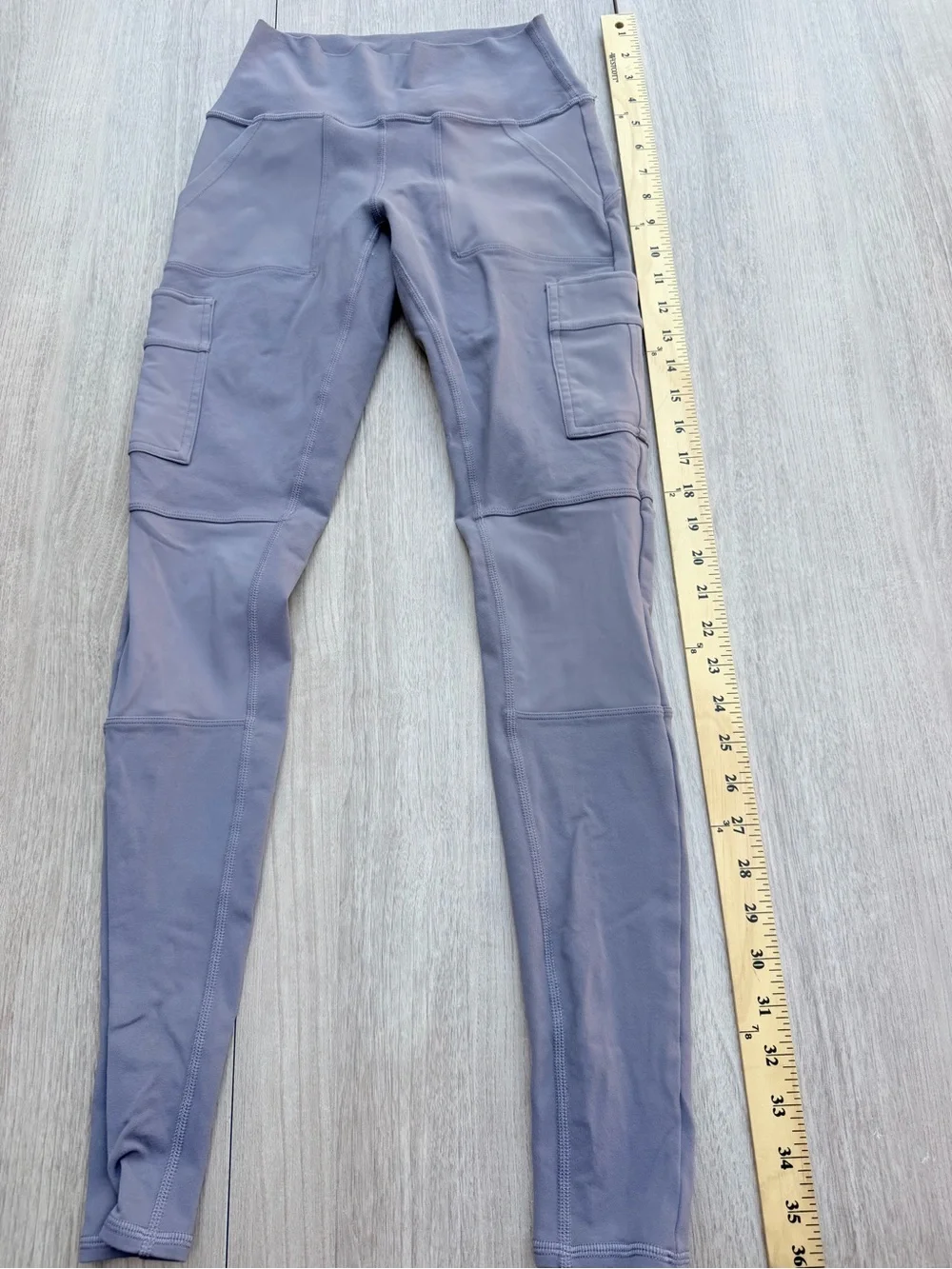 ALO Yoga Cargo Pocket Leggings in Dusty Lavender Gray